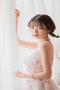 活成前任白月光后，她桃花朵朵开