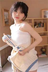 活成前任白月光后，她桃花朵朵开