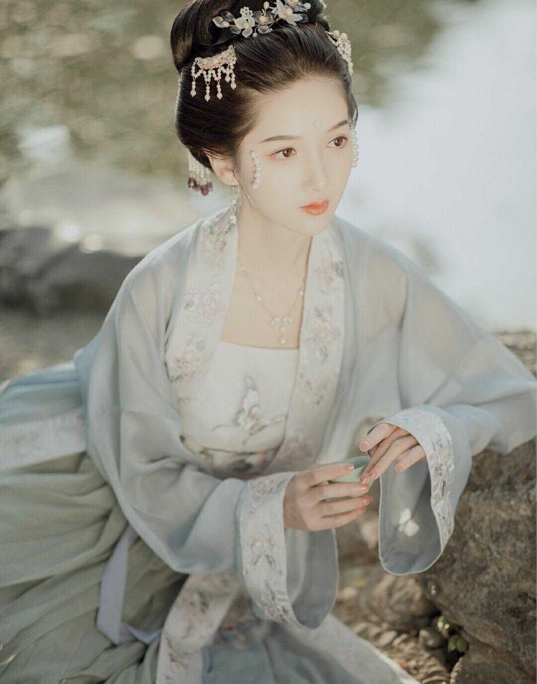 重生后，撩拨醋精小男友(尹满月谢妄)最新免费小说_小说免费阅读重生后，撩拨醋精小男友尹满月谢妄