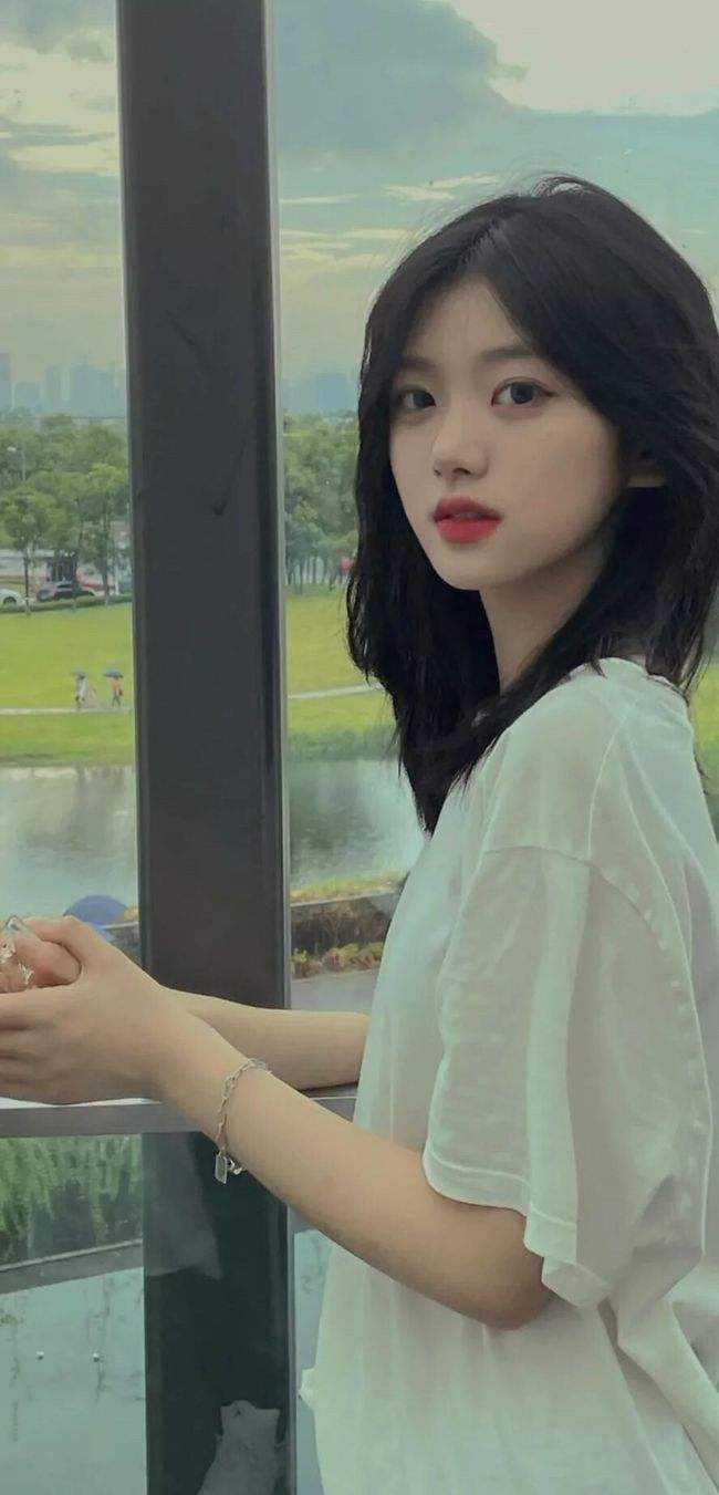 镜花不比人间月