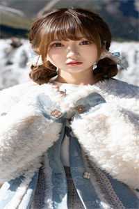 残雪凝阶春不回