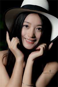 穿越后，王妃非要拿白莲花剧本