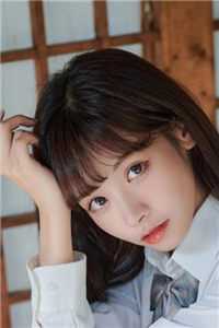 儿子在水里窒息挣扎时，游泳冠军的老婆在和白月光选泳衣